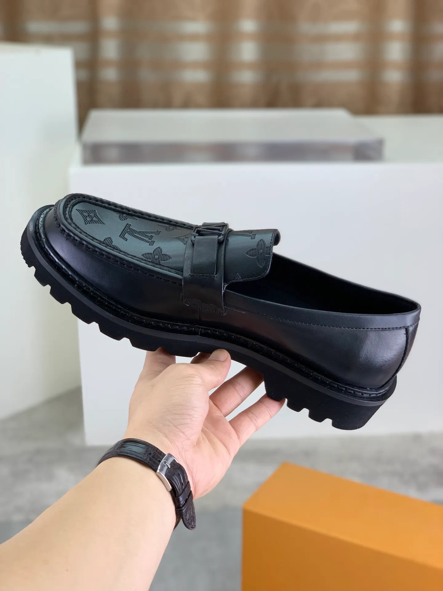 Factory price P820 💎💎💎LOUIS VUITTON [Louis Vuitton] - LV men's business casual leather shoes, luxurious and noble 👞All imported original cowhide, just to create a more comfortable wearing experience, upper: original high-end calfskin ➕Imported soft cowhide lining, original lightweight foam outsole ✔️ Color: 6️⃣colors available Size: 39-44 (38.45 46 can be customized (non-returnable)